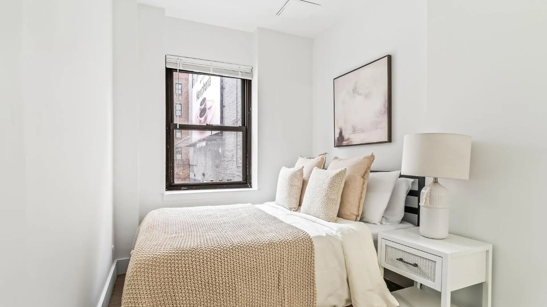 Sleek 2 Bed 1 Bath Apartment By Chrysler Building & Bustling Murray Hill New York 0*,