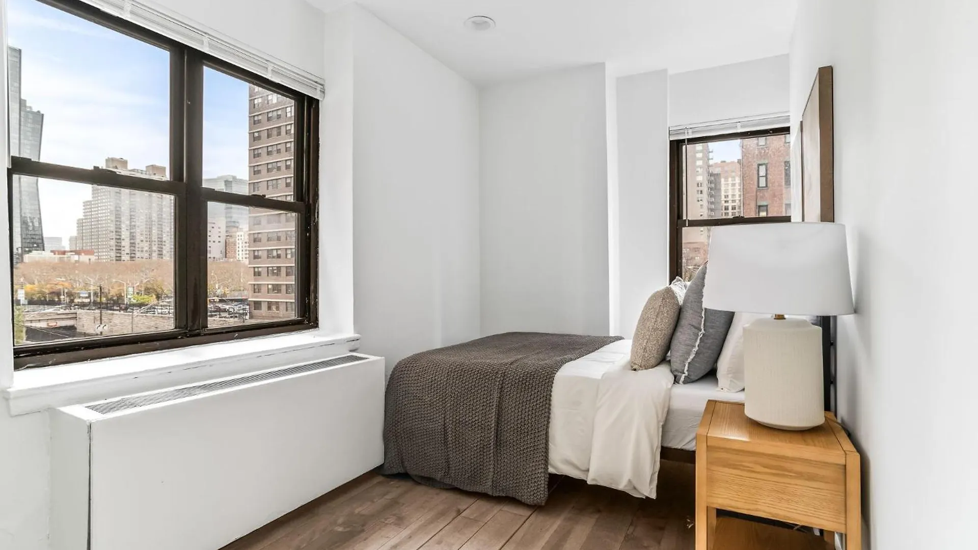 Sleek 2 Bed 1 Bath Apartment By Chrysler Building & Bustling Murray Hill New York