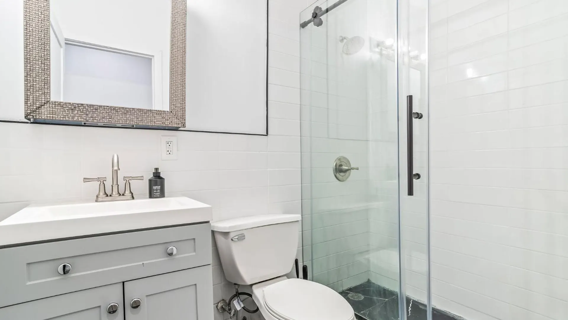 Sleek 2 Bed 1 Bath Apartment By Chrysler Building & Bustling Murray Hill New York Verenigde Staten